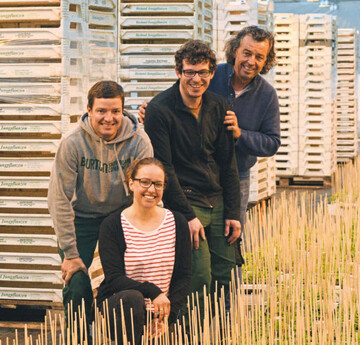 Von oben: Peter Stader, Christian Brthele, Moritz Stader und Marlen Friedrich meistern gemeinsam die Aufgaben rund um die Jungpflanzenbetriebe.