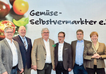 Der Vorstand des Gemse-Selbstvermarkter e. V. (v. l.) Robert Dreesen (Vorsitzender), Heiner Wischendorff (Stellvertreter), Wilhelm Bck (Stellvertreter), Ralf Mergenthaler (Beisitzer), Andreas Evers (Beisitzer) und Stefan Scherzer (Beisitzer, nicht im Bild) sowie Elke Hormes (Geschftsfhrerin) .