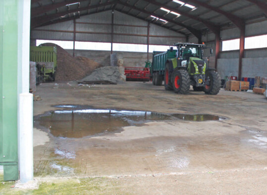 Das Bodenniveau der Halle sollte im Bereich der Einfahrten ein paar Zentimeter �ber dem des Vorplatzes liegen, um das Eindringen von Oberfl�chenwasser zu verhindern.  