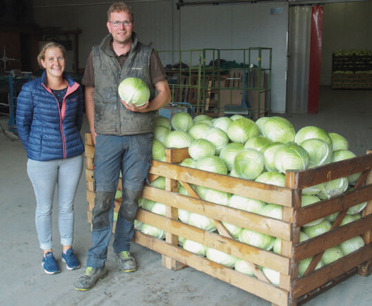 Harm und Sabrina Feil setzen auf Vielfalt in dem traditionellen Kohlanbaugebiet Dithmarschen.