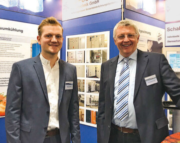 Thomas (l.) und Gerhard Frisch setzen schon seit Jahren auf das Kltemittel CO2 (R744), das mehrere einzigartige thermophysikalische Eigenschaften und in Praxis-Anlagen eine sehr hohe Leistung liefert. 