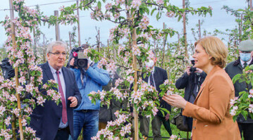 Jens Stechmann im Dialog mit Julia Klöckner.