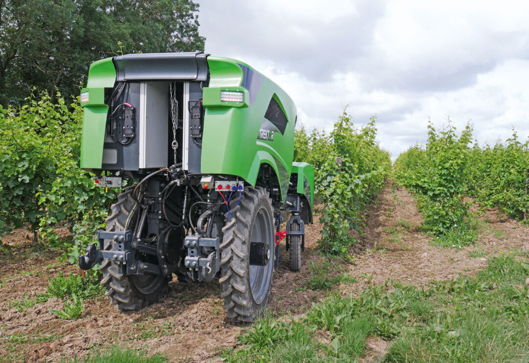 Der Trektor ist der erste autonomfahrende Hybrid-Traktor (Firma Sitia Applied Innovation/F).  