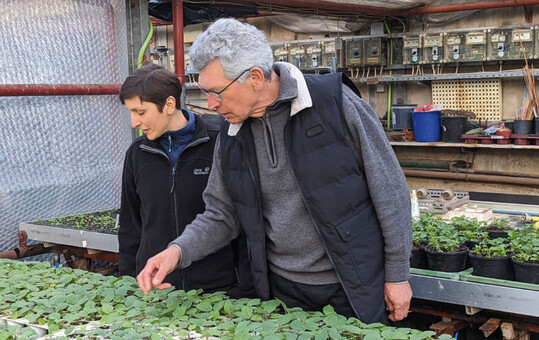 Carlos und Martina in der Kinderstube ihrer Kulturen.