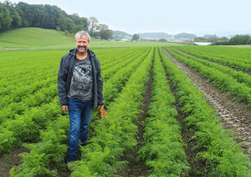 Der Schweizer Andreas Sthli baut Mhren und Kruter im Freiland an. 
