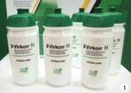 Das viruzide Desinfektionsmittel Virkon H bietet eine Breitbandwirkung gegen Viren, Bakterien, Pilzen und Hefen.