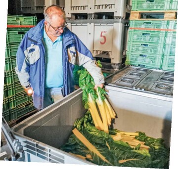 Daniel Vouilloz lagert Krautstiel in den CA-Boxen. 