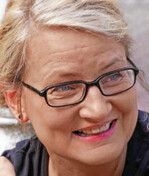 Dr. Andrea Beste ist Diplomgeografin, Agrarwissenschaftlerin, Bodenexpertin und Gründerin des Büros für Bodenschutz und Ökologische Agrarkultur (www.gesunde-erde.net).