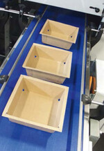 Boix bietet Kartonaufrichter für
Kartonagen mit umlaufendem Rand.