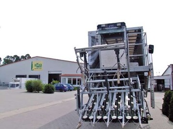 Dieser Prototyp eines Vollernters
fr frische Kruter (Van der
Beucken) wird technisch verfeinert.