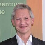 Vilshofen studierte er Gartenbauwissenschaften
an der TU
München-Weihenstephan.