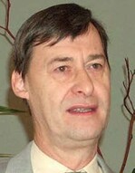 Dr. Andreas Plescher: „Der Produktionsabschnitt
zwischen Ernte
und Trocknung ist bei Arznei- und
Gewürzpflanzen sehr sensibel im
Hinblick auf die Qualität der
späteren Drogen.“