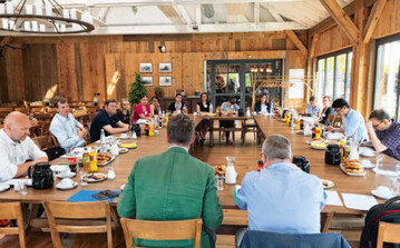 Die Eingeladenen zeigten großes Interesse an aktuellen Themen des Gartenbaus im Spargelhof Buschmann/Winkelmann in Klaistow bei Berlin.