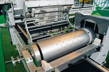 Die eingebaute Lichtquelle an der Smaschine Auto Seeder Rouleette SSL der Firma Visser Horti Systems ermglicht es, Saatstellen ohne Saatgut zu detektieren.