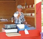 Freundlichkeit ist das A und O beim Verkauf, davon hängt der
Erfolg ab.