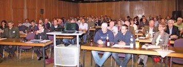 Circa 120 Zwiebelerzeuger vor allem aus den Bundesländern
Baden-Württemberg, Hessen und Bayern kamen nach Mainz-
Finthen zur Regionalversammlung Südwest des Fachverbands
Deutsche Speisezwiebel e.V.