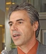 Prof. Hans R. Schultz (links) ist
der Nachfolger von Prof. Klaus
Schaller (rechts) im Amt des
Direktors der Forschungsanstalt
(FA) Geisenheim.