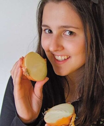 Sie hat sieben Hut und beit alle Leut , sagt ein altes Sprichwort von
der Zwiebel. Dafr, dass beim Zwiebelschneiden keine Trnen mehr vergossen
werden mssen, knnen Produzenten beim Anbau etwas tun.