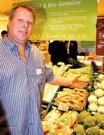 Michael Förster, Demeter-
Anbauer,
Eichwaldhof,
Griesheim,
ist einer der Produzenten
aus der Region, die
Alnatura-Märkte in Südhessen
mit Gemüseprodukten
beliefern.