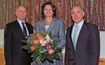 (v.l.n.r.) Gerhard Schulz, Vorsitzender der Bundesfachgruppe
Gemüsebau, Bundeslandwirtschaftsministerin Ilse Aigner und
Heinz Herker, Präsident des Zentralverbands Gartenbau, trafen
sich in Berlin zu einem intensiven Gespräch über die Lage des
deutschen Gartenbaus.