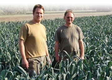Carsten und Vater Reinhard Eimers fhren gemeinsam den Gemsebaubetrieb
in Hamminkeln. Sie haben in die Zukunft investiert.