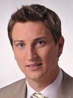 Mirko Lettberg, AdJ-Vorsitzender: „Ich möchte Sie motivieren, dass Sie die veränderten Rahmenbedingungen annehmen und auf den Berufsnachweis eingehen. Es wäre fatal, wenn Sie diese greifbare Chance verschlafen!“