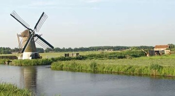 Idylle zwischen Kanlen: dieses Bild kennt der Reisende aus den
Niederlanden.
Der Gartenbau im Nachbarland macht gerade einen
groen Strukturwandel durch.