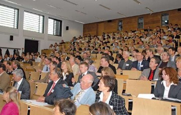 Welchen Chancen und Risiken ist der deutsche Gartenbau in der Zukunft ausgesetzt? Die Teilnehmer
des „Zukunftskongress‘ Gartenbau 2020“ in Berlin folgten den Ausführungen von Fachleuten.