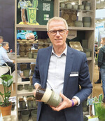 Die unterschiedlichen Topf-Varianten von Desch Plantpak erklärte Kees Waqué.