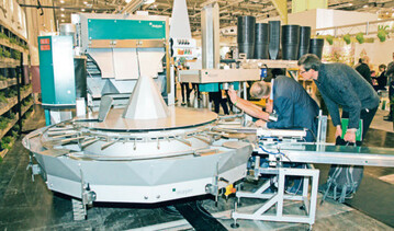 TM 2020 F (Firma Mayer) mit angesetztem Topfmagazin Potjet 2.