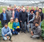 Auf großer Fahrt in den italienischen Gemüseanbaugebieten Latium und Kampanien waren die Fachschüler der Meisterklasse der Fachschule Fürth, hier mit Beratern, den Eheleuten Di Marino aus dem gleichnamigen Gemüsebaubetrieb sowie zwei Mitarbeitern aus Indien.