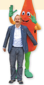 Die deutsche Möhre hat jetzt ein Maskottchen: Dr. Hans-Christoph Behr, AMI, Bonn, hob „Max Möhre“ aus der Taufe.