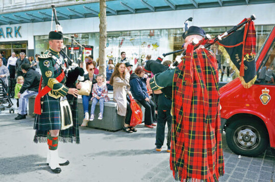 Liverpools Fu�g�ngerzone an einem Juli-Samstagmorgen; die geselligen Engl�nder zieht es hinaus zum Einkaufen. Die meisten votierten f�r den Brexit. Wird alles besser und was �ndert sich dadurch f�r Gro�britannien und Europa bei frischer pflanzlicher Nahrung?