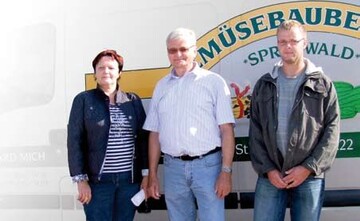 Gisela, Reinhard und Marcel Mich produzieren Gemse sowohl fr die
industrielle
Verarbeitung als auch fr den Direktabsatz.