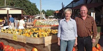 Jrg Buschmann und seine Frau haben auf dem Spargelhof eine Krbis-
Erlebnisweltgeschaffen,
die jhrlich mehr Besucher lockt.