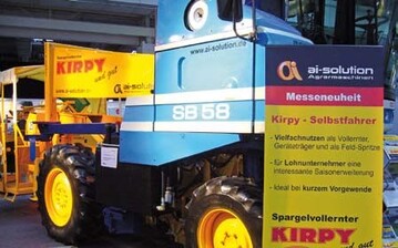 Der Kirpy-Selbstfahrer: Der blaue Teil stammt ab von einem Weintrauben-
Vollernter.