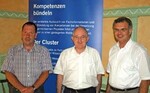 Der Gemüsebau an der Bayerischen Landesanstalt für Weinbau
und Gartenbau unter neuer Führung: (v.l.) Martin Schulz, Organisation
Integrierter Gemüsebau Bayern, Oskar Kress, Sachgebietsleiter
Gemüsebau, und Gerd Sander, Abteilungsleiter Gartenbau