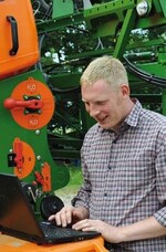 Landwirt Matthias Meyer kann bei
„Ackerschlag-online“ von jedem
Rechner mit
Internetverbindung
auf das Programm zugreifen.