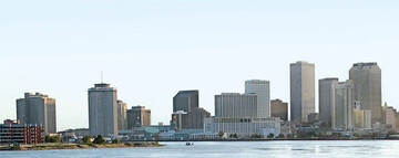 Die Skyline von New Orleans/Louisiana vom Mississippi aus gesehen; dort tagte der Internationale
Gemsebaukongress der ASHS zum Klimawandel. Die Ansicht trgt jedoch: Die Spuren des vor
zehn Jahren wtenden Wirbelsturms Katrina sind in vielen Vierteln heute noch deutlich zu sehen.