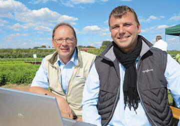 Hans Burkl, Leiter des Verkaufsteams Spezialkulturen bei Syngenta, und Portfoliomanager,
Stephan Winter, informierten ber die Salatzchtung des Unternehmens.