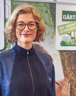 Insa Klasing führte als erste weibliche Geschäftsführerin Kentucky Fried Chicken im deutschsprachigen Raum zum Erfolg. Davor führte sie die britische Marke „innocent smoothies“ in Deutschland ein, die in der Smoothie-Branche schnell zum Marktführer wurde. 2017 wurde sie vom World Economic Forum in Davos als Young Global Leader ausgezeichnet. 2019 gab sie den Gemüseproduzenten auf dem 12. Norddeutschen Gemüsebautag die Idee, mehr auf die Mitarbeiter zu vertrauen und loszulassen.