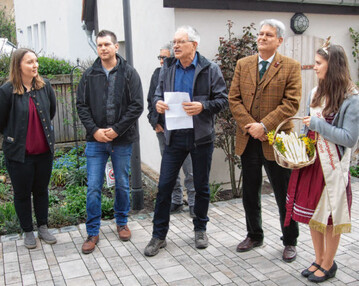 Vorsitzende des Spargel- Erzeugerverbandes Franken, Miriam Adel, Gastgeber Johannes und Siegfried Tiefel, Abteilungsleiter fr Erzeugung und Markt, Ministerialdirigent Eckbert Dauer, Frnkische Spargelknigin, Theresa Bub.