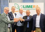 Die Gesellschafter und Geschäftsführer der Limera Gartenbauservice (von links): Dr. Helmut Linssen ,Mart Verheijen, Tom Kollbach, Georg Kurz und Christoph Kempkes.