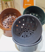 Die 23- und 24-cm-Kulturtopfschalen von Soparco.