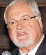 Das ist selten, ein Ministerpräsident
begrüßt: Peter-
Harry Carstensen sprach
über Schleswig-Holstein.