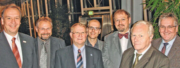 Die BOG-Mitglieder tagten im Haus des Bundesinstituts für Risikobewertung (v.l.): Präsident
Dr. Helmut Tschiersky-Schöneburg, BVL, Dr. Gerd Fricke, BVL, BOG-Vorsitzender Gerhard Schulz,
Prof. Dr. Matthias Greiner, BfR, Präsident Prof. Dr. Dr. Andreas Hensel, BfR, Präsident Prof. Dr.
Reinhard Burger, Robert Koch-Institut und Jens Stechmann, stellvertretender BOG-Vorsitzender.