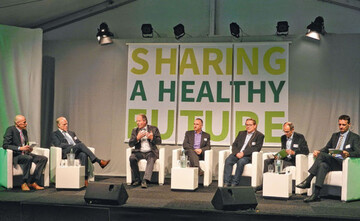Sie diskutierten ber die Wertschpfungskette Gemse (v.l.n.r.): Jan Doldersum, RZ Manager Marketing & Business Development,
Koen Hazewinkel, Store Europe Retail Concepts & Consultancy, Prof. Dr. Fritz Gerald Schrder, Hochschule fr Technik
und Wirtschaft Dresden, Karl Hernet, LGV Frischgemse Wien/ AT, Jrg Werner, Manager Business Development bei RZ,
Frank Hasch, Eugen Geil/ AT und Andr Lustenberger, Migros/ CH.