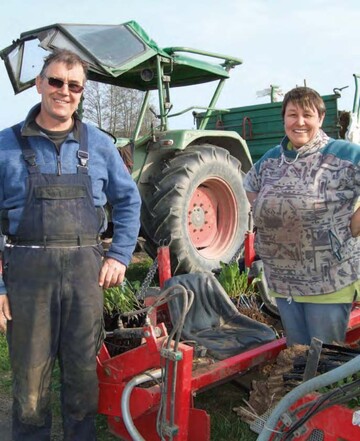 Nach zehn Jahren Ruhepause haben Helga und Gerhard Ro 2009 wieder mit der Meerrettichproduktion begonnen. Der Preis stimmt jetzt.