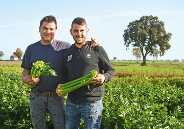 Mit Max Huntter arbeitet bereits die nchste Generation im Betriebmit. V.l.: Stefan und Max Huntter.