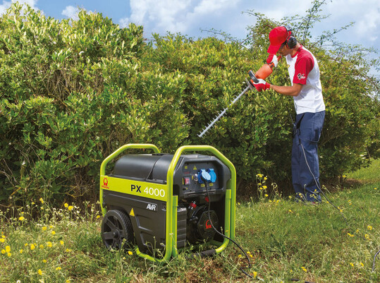 Der PX 4000 (Pramac) ist ein benzinbetriebener, mobiler Stromerzeuger. Das abgebildete Modell wiegt 53 kg und kostet rund 700 €.